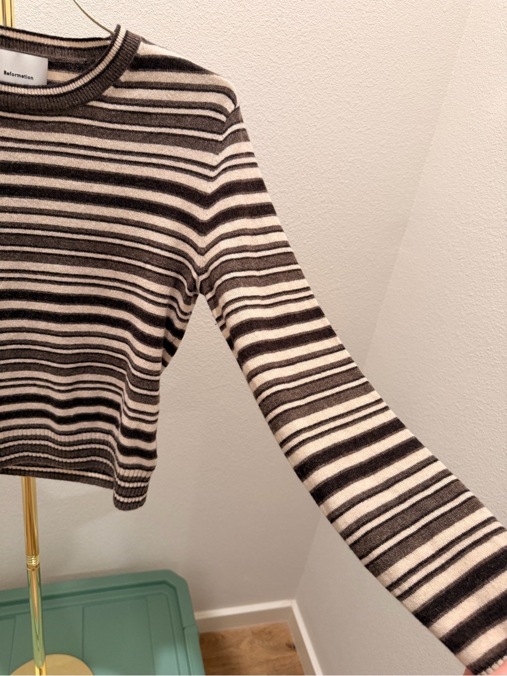 Reformation Lian Cashmere Crew Sweater Brown Stripe Size L Cropped - Picture 5 of 5